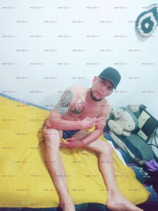 FOTOS DE AQUÍ UN ACTIVO LECHERO LISTO PARA COMPLACER CUALQUIER FANTASÍA