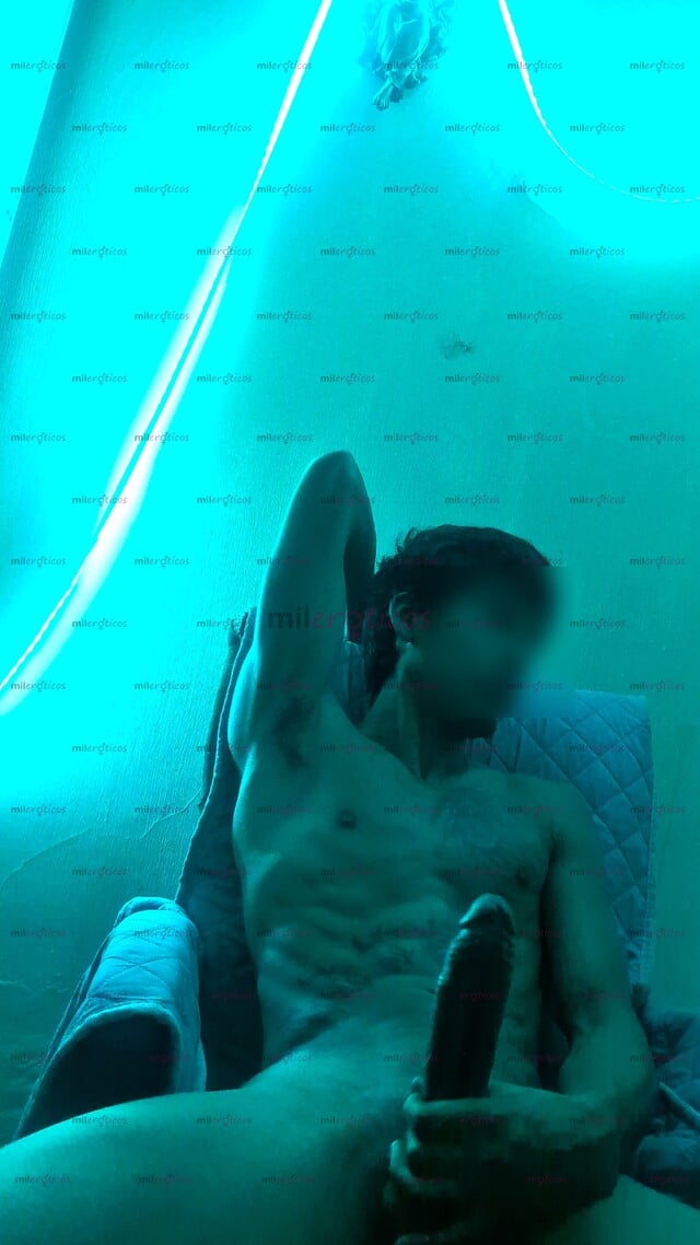FOTOS DE JOVEN CHAKAL TATUADO CON UNA VERGOTA LISTO PARA COGERTE BIEN RICO