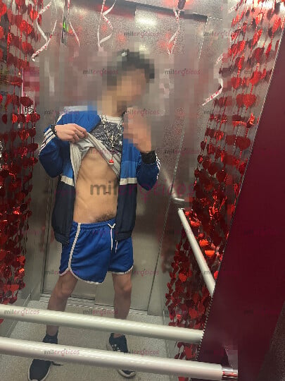 FOTOS DE UNIVERSITARIO MORBOSO Y ARRECHO, CON BUENOS 22CM