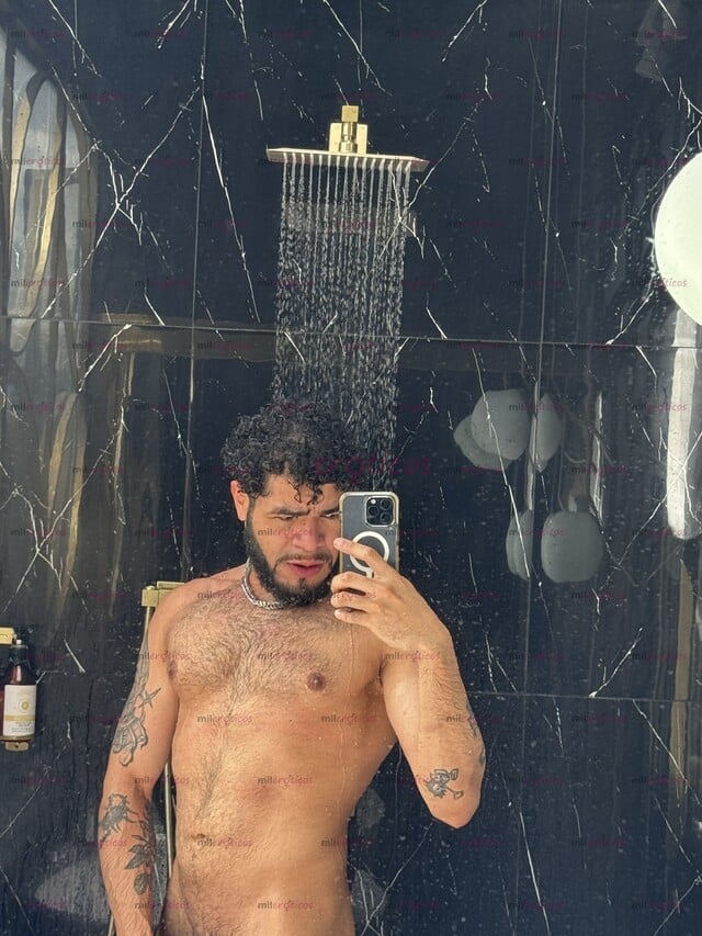 FOTOS DE MACHO SEMENTAL 100% ACTIVO Y DISPUESTO A COMPLACER TUS FANTASIAS Y MOMENTOS