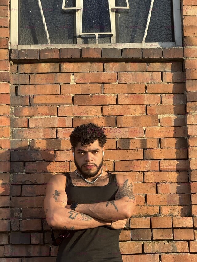 FOTOS DE MACHO SEMENTAL 100% ACTIVO Y DISPUESTO A COMPLACER TUS FANTASIAS Y MOMENTOS