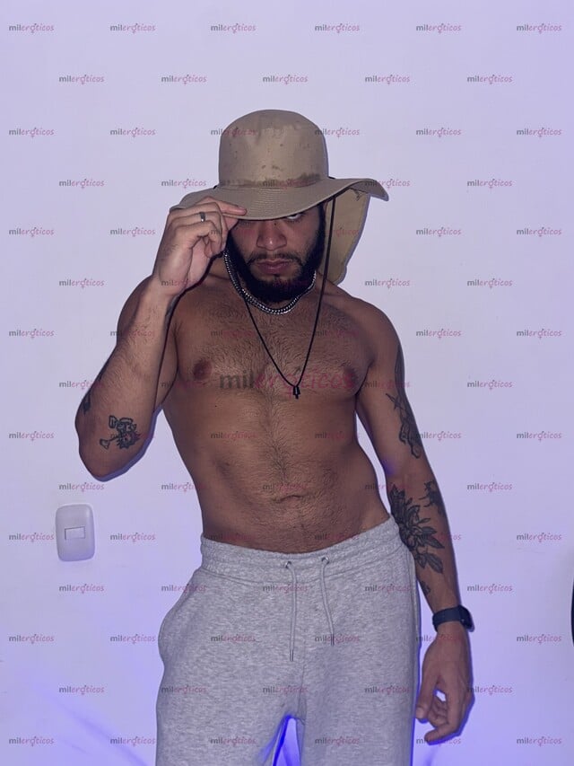 FOTOS DE MACHO SEMENTAL 100% ACTIVO Y DISPUESTO A COMPLACER TUS FANTASIAS Y MOMENTOS