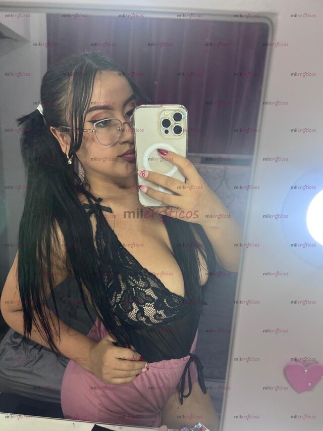 FOTOS DE HOLA, MI NOMBRE ES ROCIO SOY UNA CHICA PELINEGRA CON TETAS GRANDES RICA PARA TI