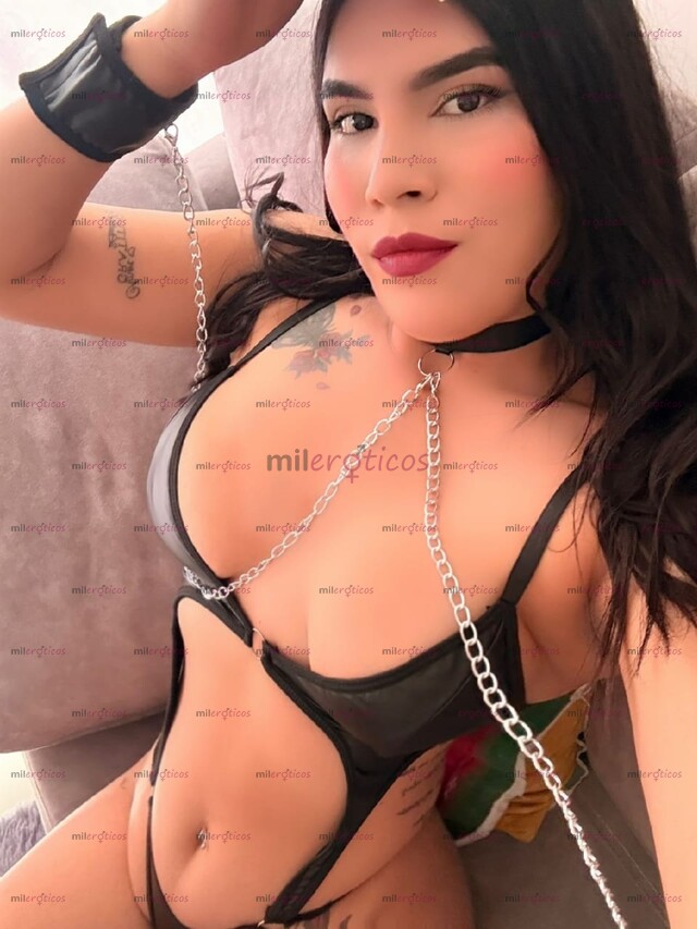 FOTOS DE HOLA! DANI HERMOSA, BESÓS APASIONADOS PROMO ORAL AL NATURAL!!!