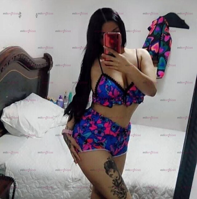 FOTOS DE PAISA TATUADA Y ENCANTADORA, DE PIERNAS GRANDES Y BUEN CULO