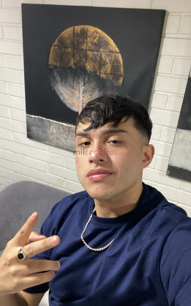 Hola me llamo alex un escort hombre de 24 anos y me caracterizo por dar un rico sexo mido 1 79 m de contextura gruesa y con un miembro de 19 cm me gus...