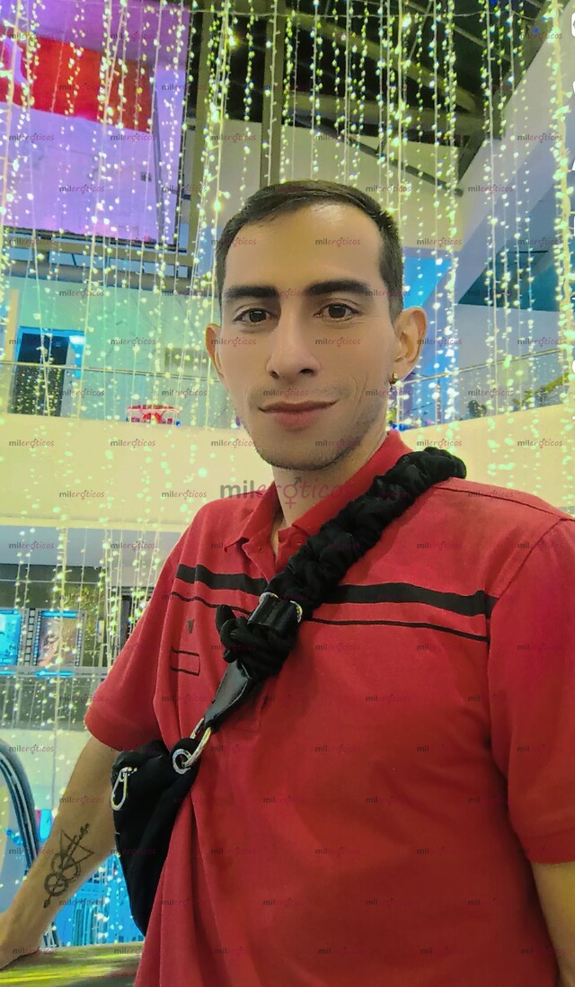 FOTOS DE MACHO DELGADO DOMINANTE ARRECHO CON GANAS DE LLENAR CULOS DE LECHE A CHORROS