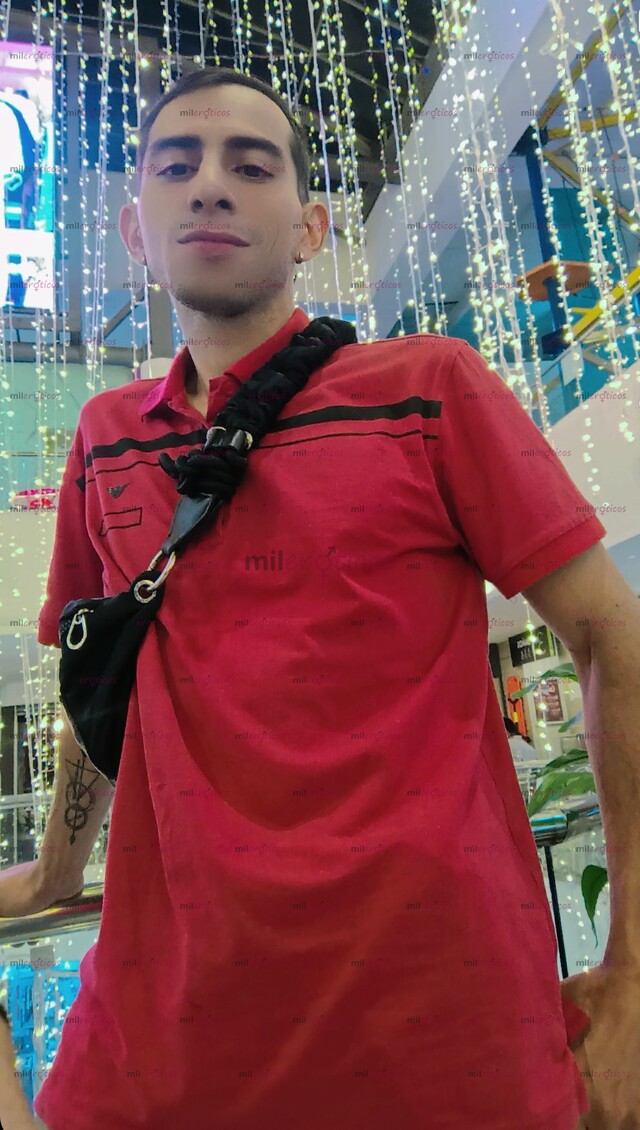 FOTOS DE MACHO DELGADO DOMINANTE ARRECHO CON GANAS DE LLENAR CULOS DE LECHE A CHORROS