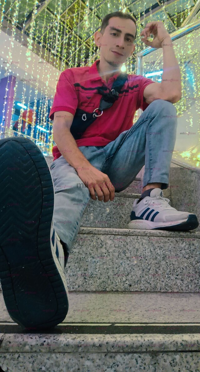 FOTOS DE MACHO DELGADO DOMINANTE ARRECHO CON GANAS DE LLENAR CULOS DE LECHE A CHORROS