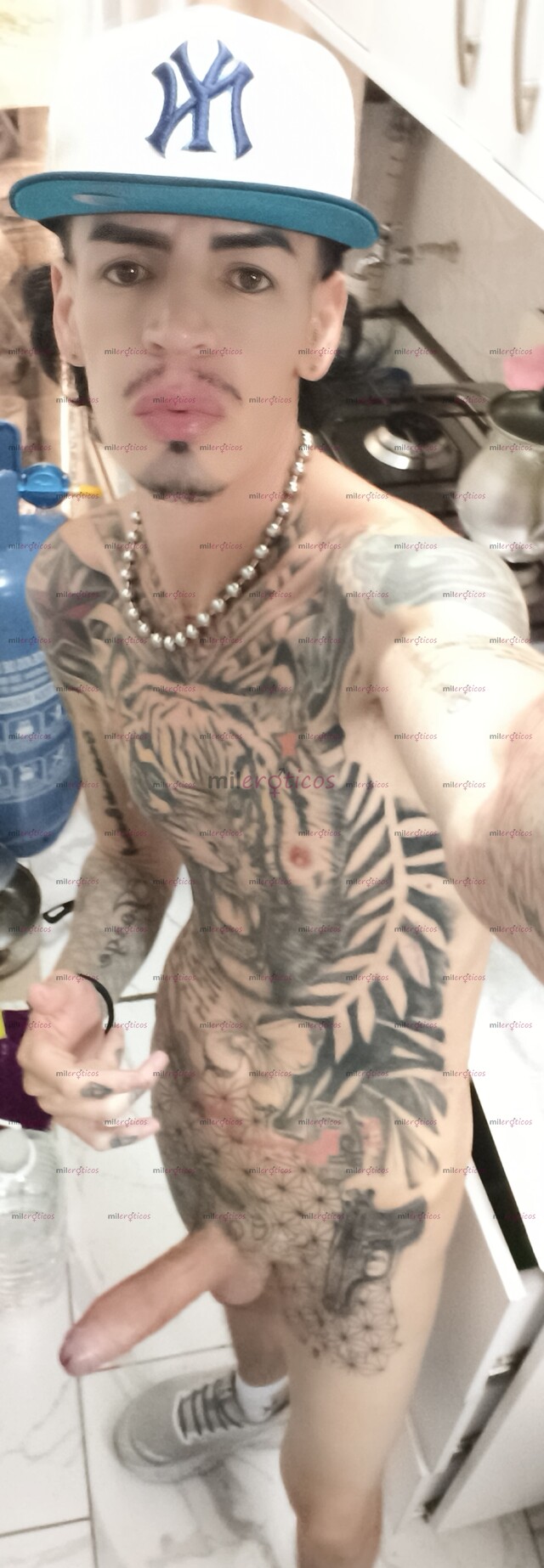 FOTOS DE FLACO BLANCO VERGON SERIO MORBOSO Y TATUADO