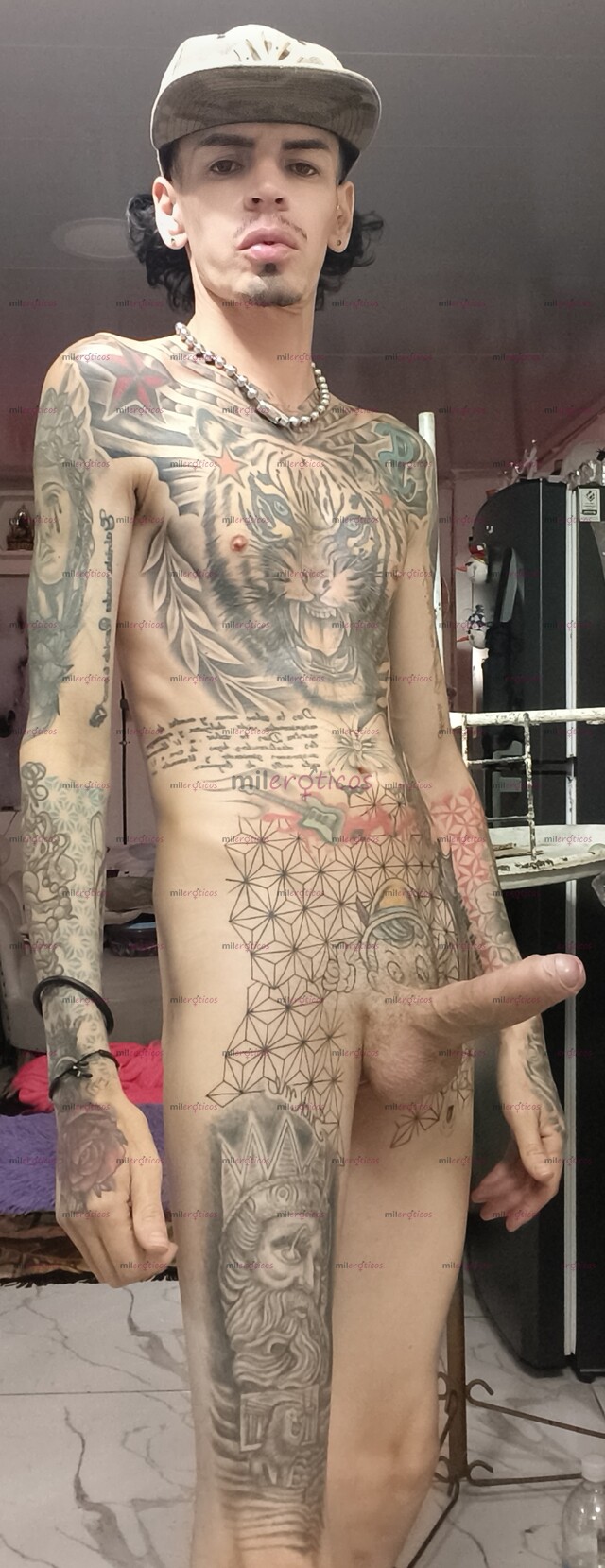 FOTOS DE FLACO TATUADO BLANCO ACTIVO MORBOSO FETICHERO