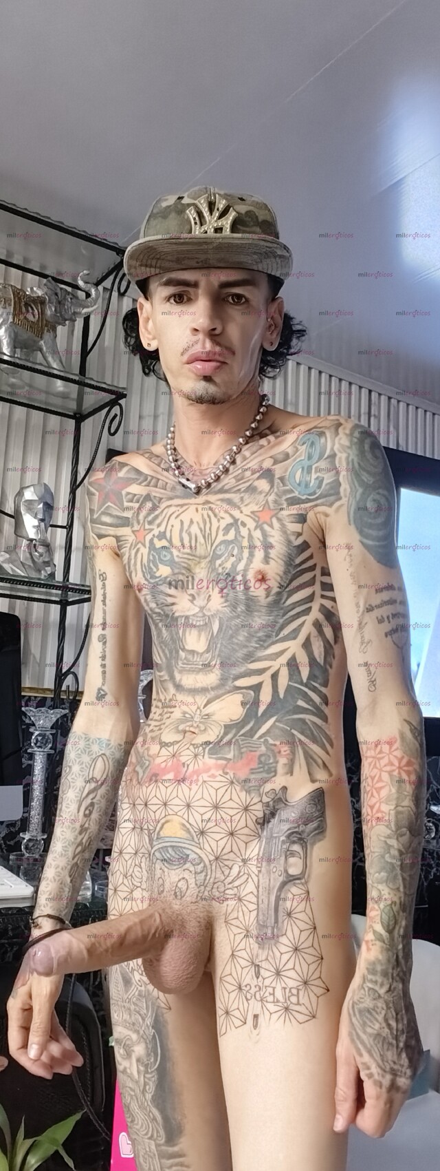 FOTOS DE FLACO TATUADO BLANCO ACTIVO MORBOSO FETICHERO