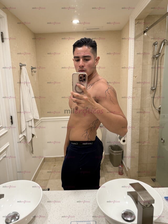 FOTOS DE UNIVERSITARIO ALTO Y CACHONDO EN BÚSQUEDA DE CUMPLÍS TUS FANTASÍAS