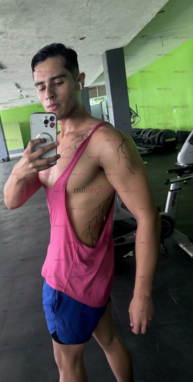 FOTOS DE UNIVERSITARIO ALTO Y CACHONDO EN BÚSQUEDA DE CUMPLÍS TUS FANTASÍAS