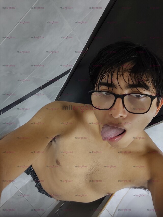 FOTOS DE SOY UN CHICO JOVEN DE 19 AÑOS QUE BUSCA PATROCINADORA