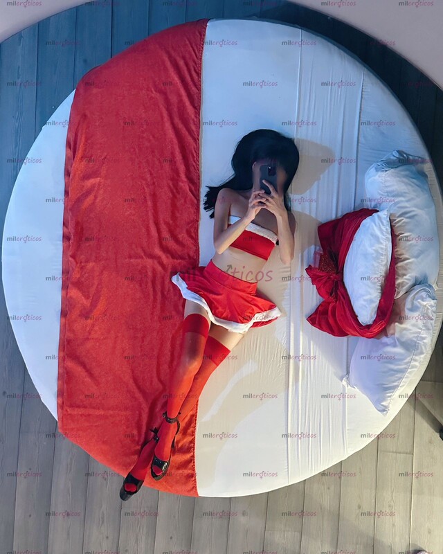 FOTOS DE HERMOSA CHICA PIEL RADIANTE,CARIÑOSA Y COMPLACIENTE