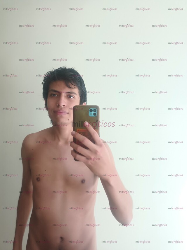 FOTOS DE UNIVERSITARIO VERSÁTIL, CACHONDO Y DOTADO