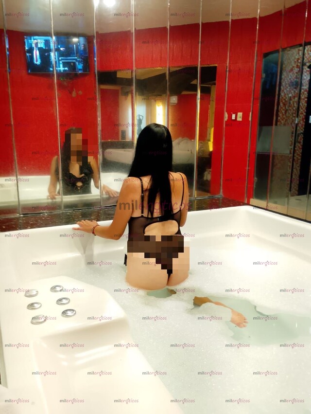 FOTOS DE FISIOTERAPEUTA PROFESIONAL HACIENDO MASAJES CON FINAL FELIZ