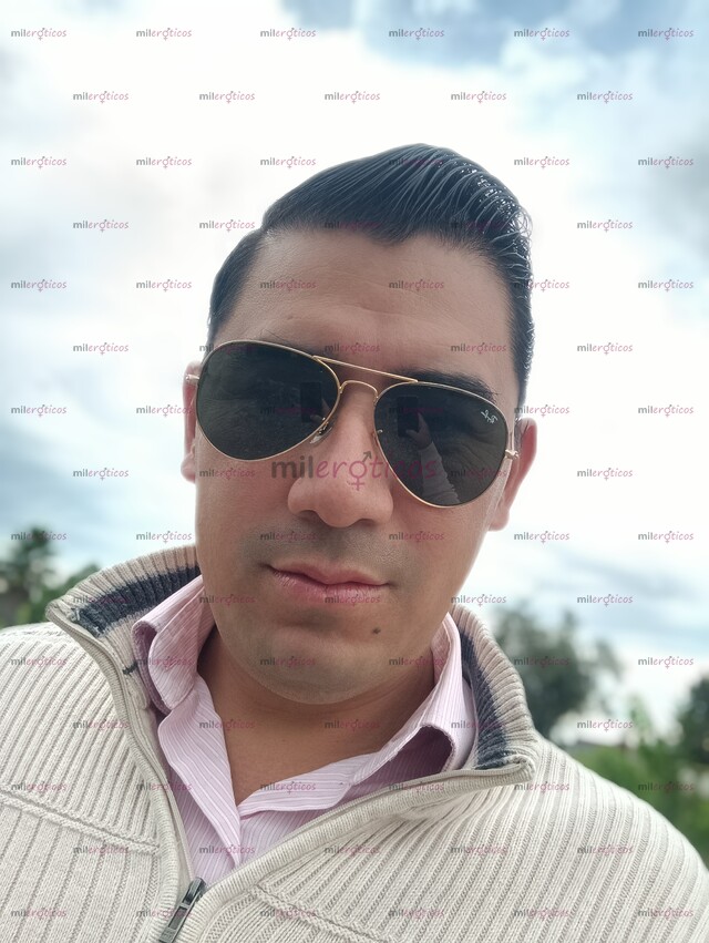 FOTOS DE MUY ATENTO, PRESENTABLE DE MANOS GRANDES