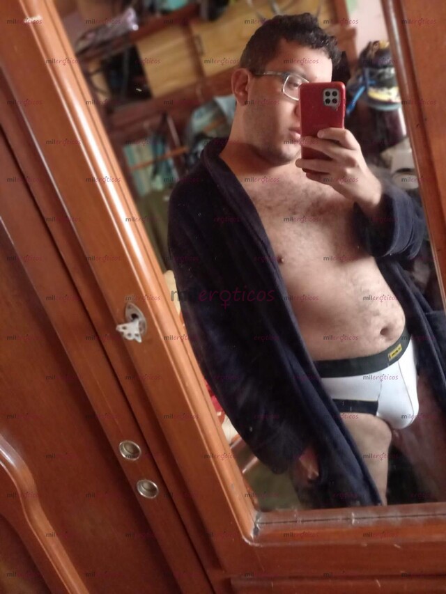 FOTOS DE JOVEN UNIVERSITARIO CON GANAS DE VERGA Y CULOS.