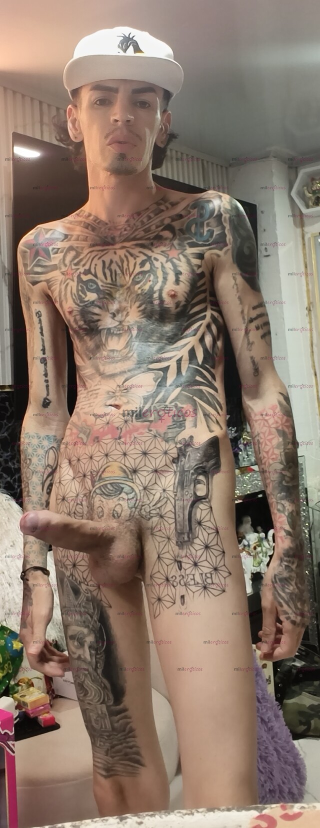 FOTOS DE FLACO ACTIVO BLANCO TATUADO MORBOSO SEXUAL