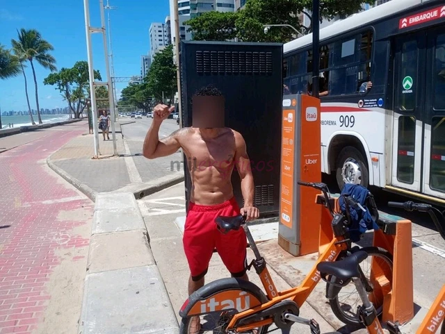 Porte 1 85 de altura e com pezao 44 peso 88 kilos tenho uma pika com cheirao bem gostoso cabecuda estou sempre disposto atendimento 24 horas eu faco a...