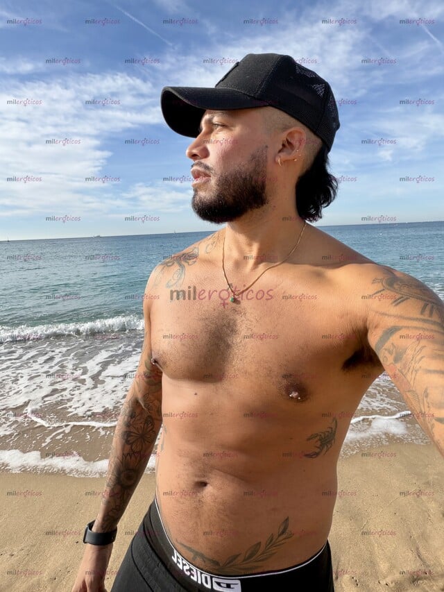 FOTOS DE CHICO LATINO SERIO MACHO Y DISCRETO DE PASO POR LA CIUDAD !!