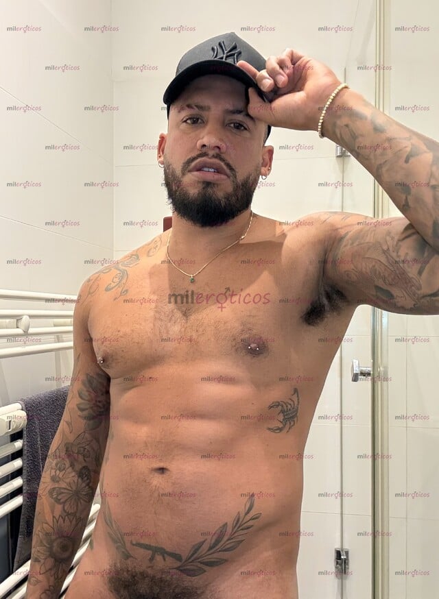 FOTOS DE CHICO LATINO SERIO MACHO Y DISCRETO DE PASO POR LA CIUDAD !!
