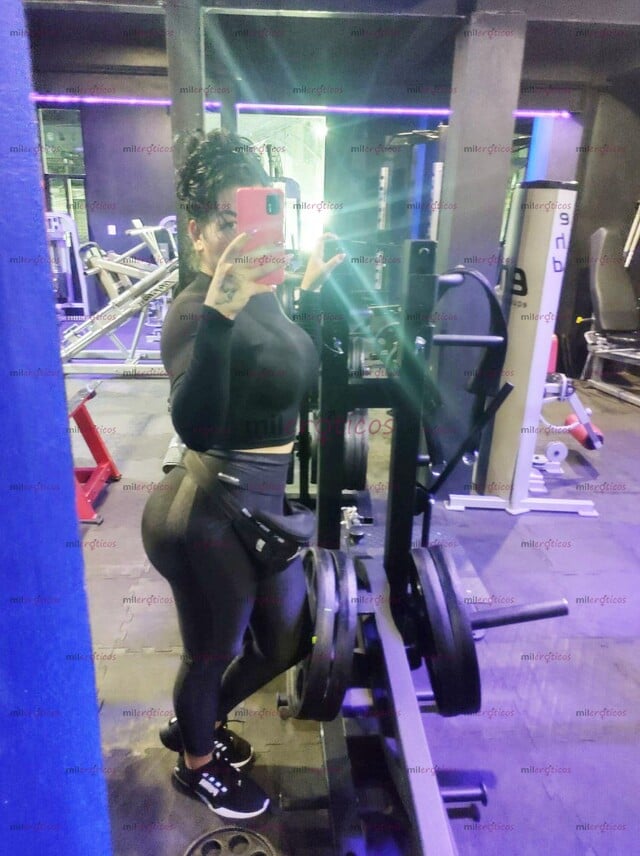 FOTOS DE SEXI MUJER TRANS CON UN RICO CARAMELO PARA QUE LO CHUPES HASTA SACARLE LA LECHIT