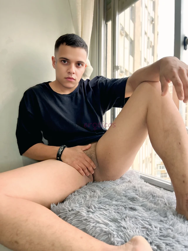 Sou homem trans bi e versatil sou muito higienico e simpatico posso ser so passivo e ativo ou versatil fetiches a parte podem ser combinados comigo fa...