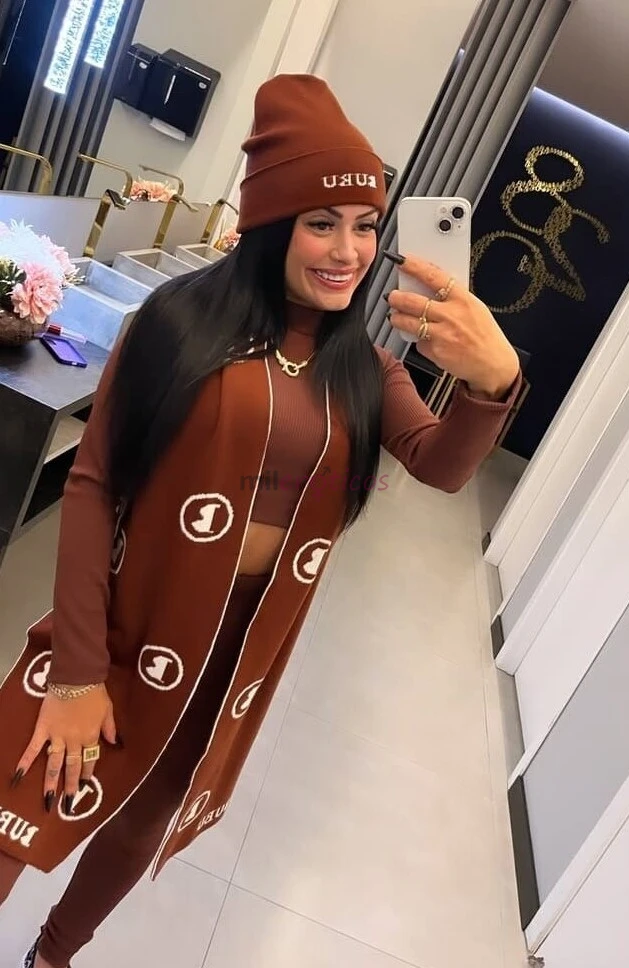 Morena atraente louca para satisfazer todos seus prazeresbaixinha cabelos longos bem bronzeada corpo mignon disposta a te dar muito prazer e satisfaze...