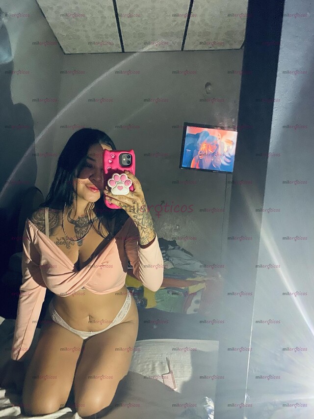 FOTOS DE HOLA CHICOS CHICA DE 22 AÑOS TATUADA Y PELINEGRA COQUETA LISTA PARA VERTE