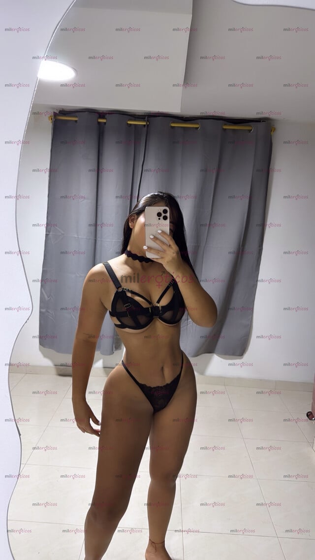 FOTOS DE NATALY HERMOSA PELINEGRA DISPUESTA A COMPLACERTE