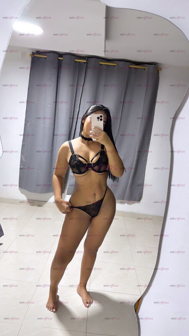 FOTOS DE NATALY HERMOSA PELINEGRA DISPUESTA A COMPLACERTE