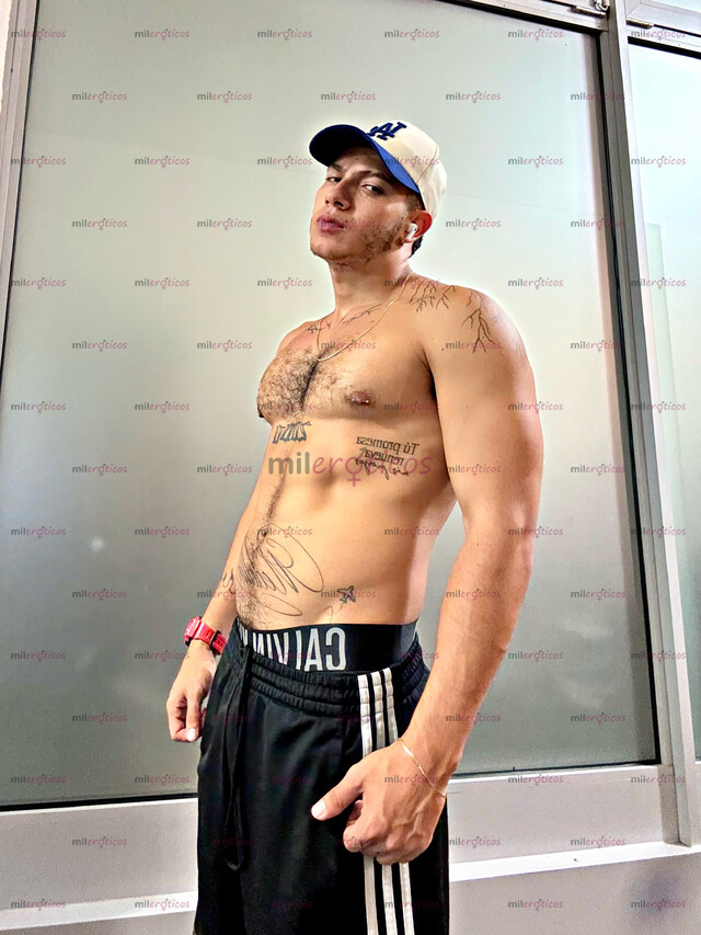 FOTOS DE MIKE, VERSÁTIL JOVEN VELLUDO MUY VARONIL