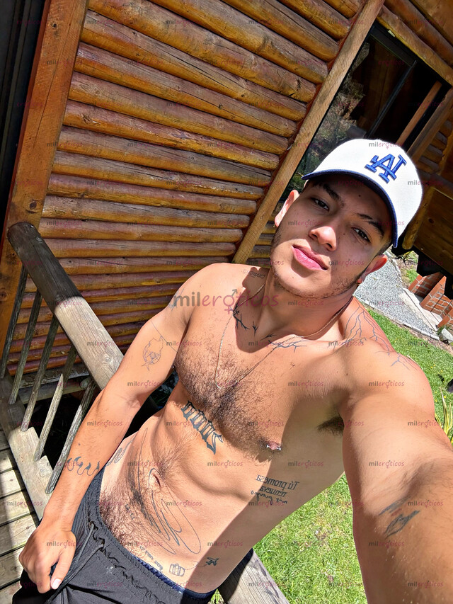 FOTOS DE MIKE, VERSÁTIL JOVEN VELLUDO MUY VARONIL