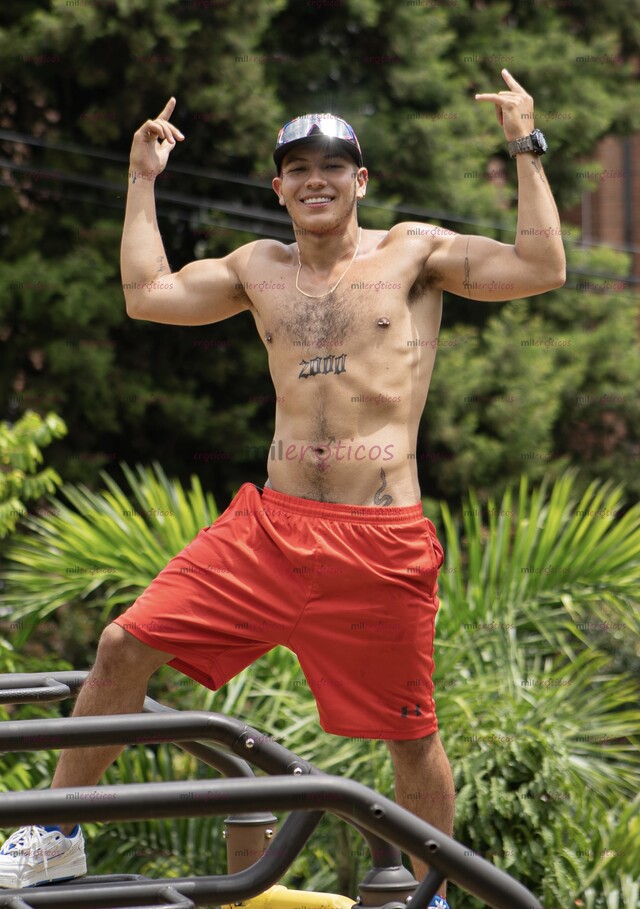 FOTOS DE MIKE, VERSÁTIL JOVEN VELLUDO MUY VARONIL