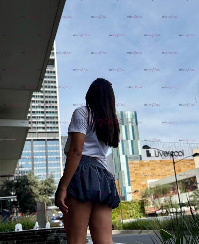 FOTOS DE JOVEN CHICA TRANS CON BELLEZA NATURAL UNIVERSITARIA ARDIENTE Y SENSUAL