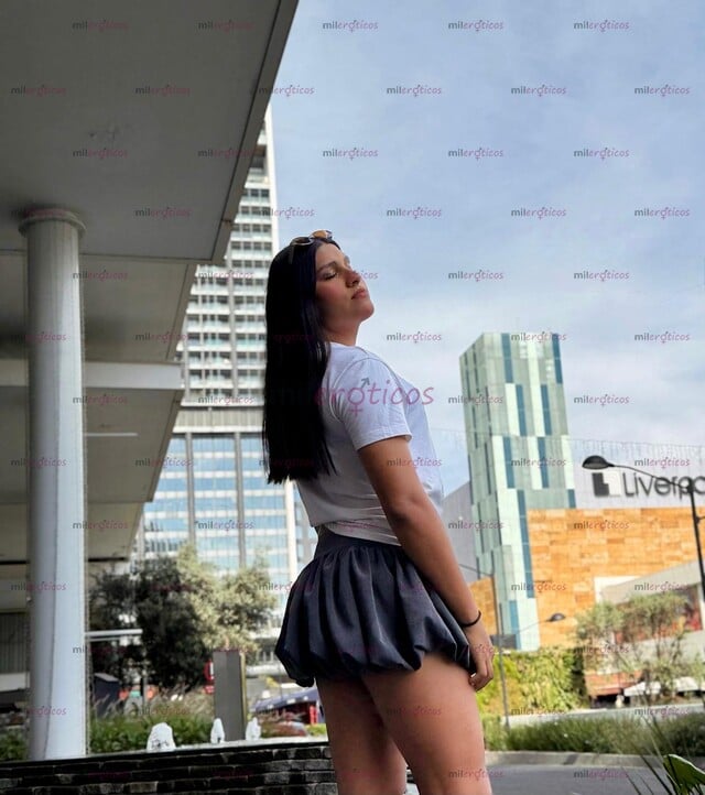 FOTOS DE JOVEN CHICA TRANS CON BELLEZA NATURAL UNIVERSITARIA ARDIENTE Y SENSUAL