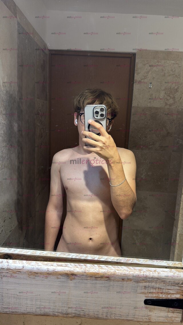 FOTOS DE JOVENCITO DE LENTES, TWINK, COMPLACIENTE Y SEXY