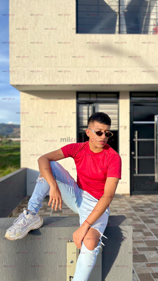 FOTOS DE JOVEN MORENO CON GANAS DE EXPERIMENTAR NUEVAS COSAS