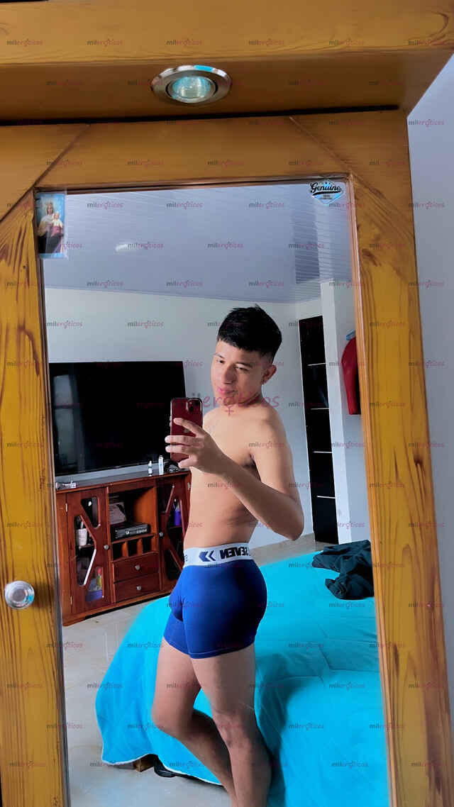 FOTOS DE JOVEN MORENO CON GANAS DE EXPERIMENTAR NUEVAS COSAS