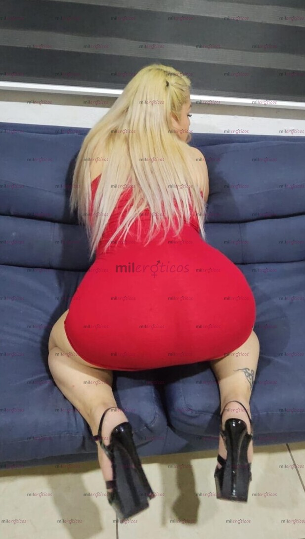 FOTOS DE HERMOSA Y CARISMÁTICA CHICA CURVI PIEL DE TERCIOPELO