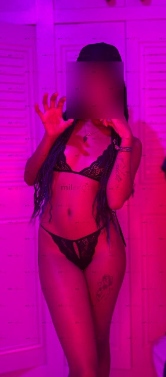 FOTOS DE ESMERALDA 19 AÑOS, UNA MORENA COQUETA Y CON UN CULOTE