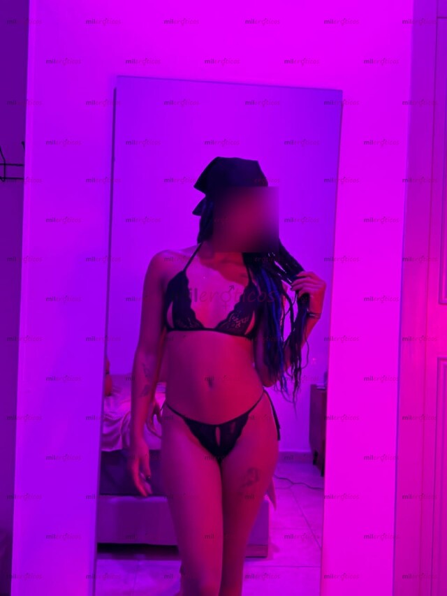 FOTOS DE ESMERALDA 19 AÑOS, UNA MORENA COQUETA Y CON UN CULOTE