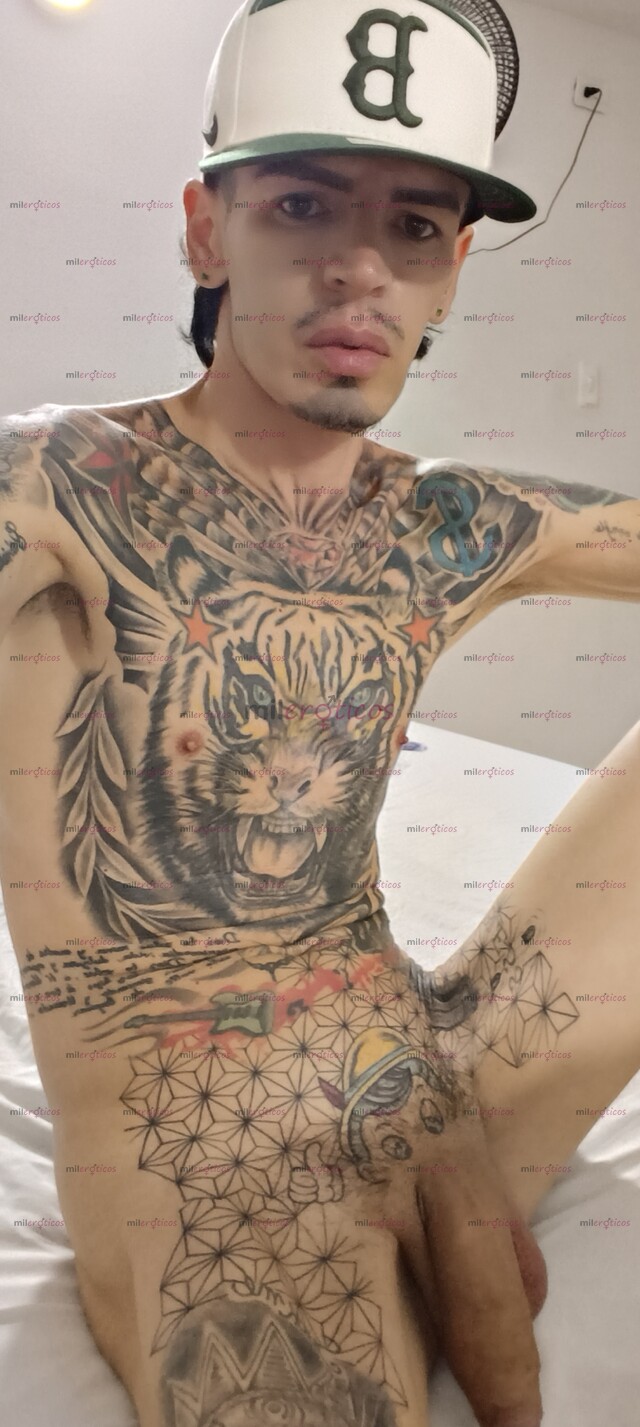 FOTOS DE FLACO ACTIVO BLANCO TATUADO VERGON SERIO RESERVADO