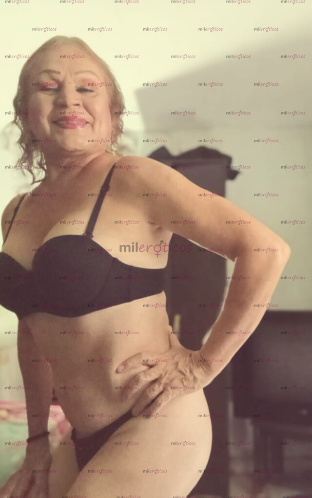 FOTOS DE TE SIENTES BIEN PERRA CON UNA VERGA EN TU BOCA Y ANO CON LECHE Y CHUPADA DE CULO