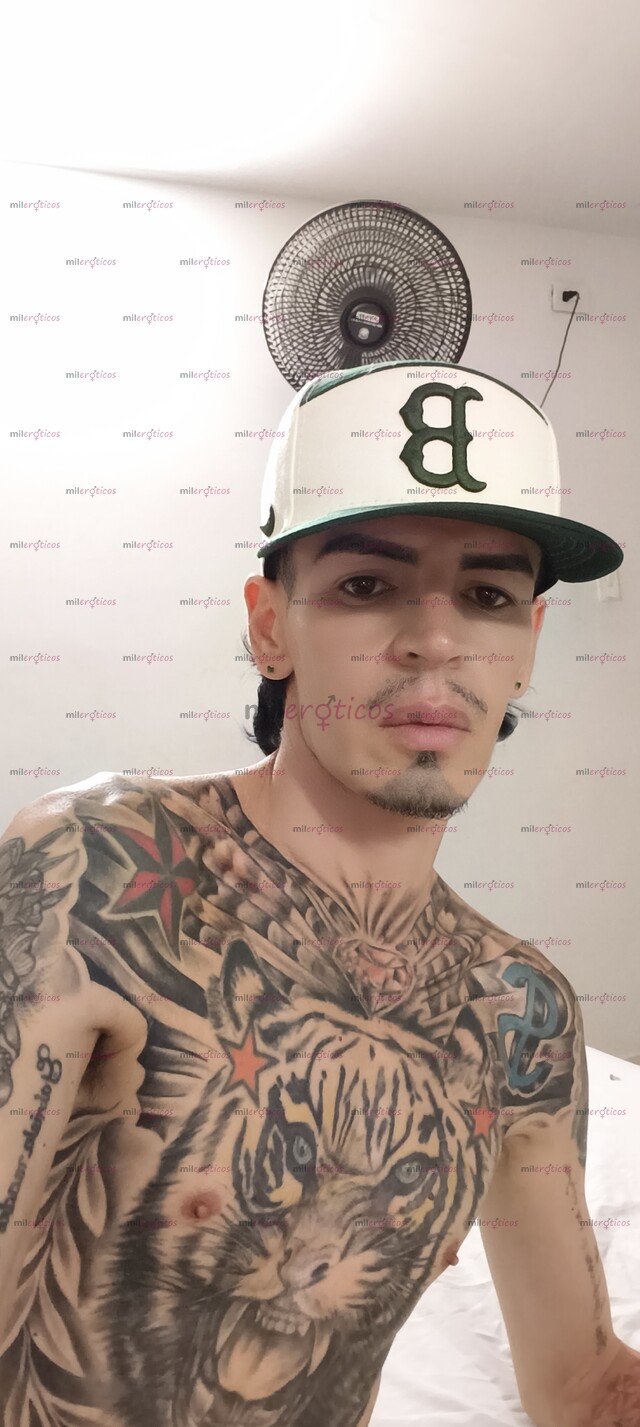 FOTOS DE FLACO ACTIVO BLANCO TATUADO VERGON SERIO RESERVADO