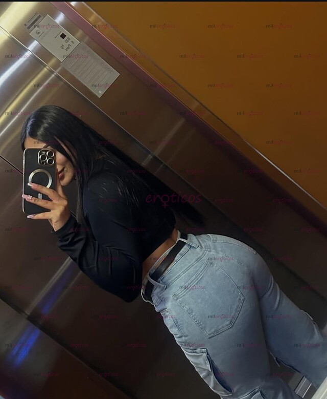 FOTOS DE DIVINA DAMA CON CARA DE ANGELITO Y CUERPO DE DIOSA CON NALGAS REDONDITAS Y PARAD