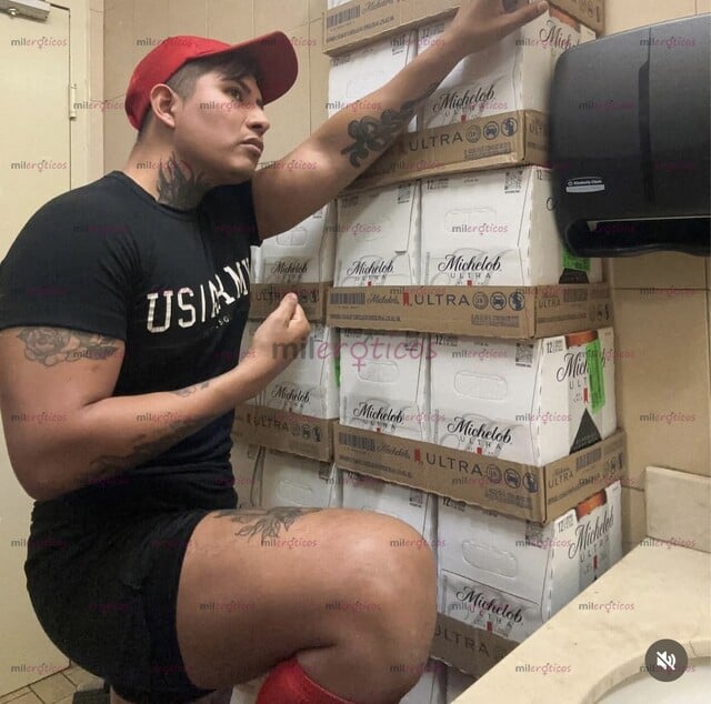FOTOS DE CHICO DEPORTISTA, DISPUESTO A SATISFACER TUS DESEOS SEXUALES